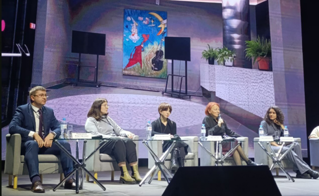 О моде, гастрономии, медиа, технологиях, ремесле, арт-среде, культурном наследии и о том, как эти направления формируют экономику и культуру  Ленинградской области —  проходит форум &quot;Мой бизнес&quot; — креативные индустрии&quot; на базе Центра современного искусств